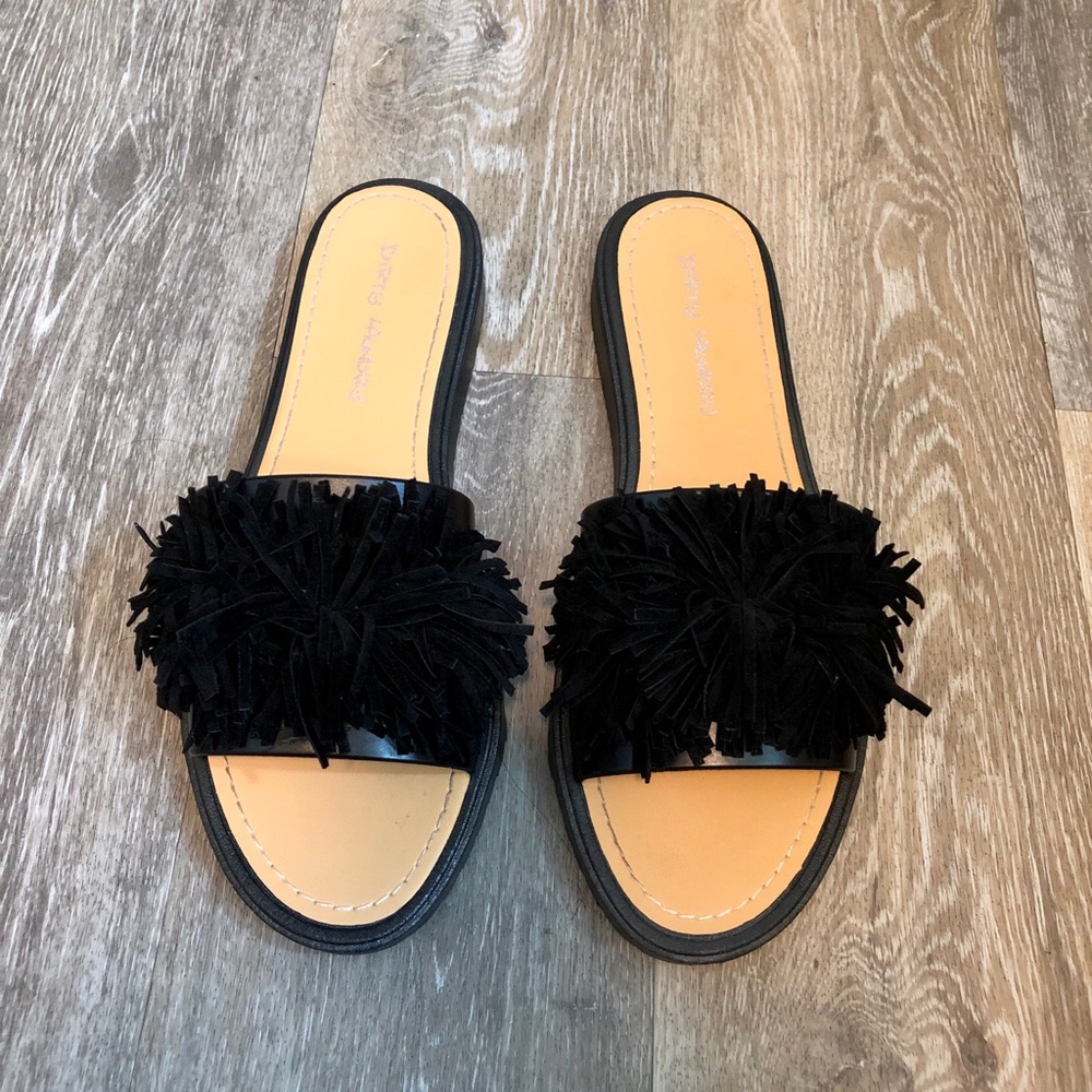 Black tassel slides